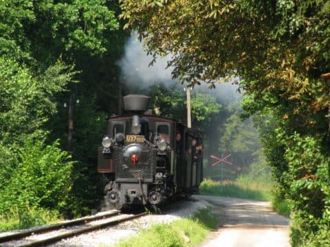 Úzkokolejná trať Jindřichův Hradec - - Nová Bystřice. Zážitek, který si nechá málokdo ujít...
